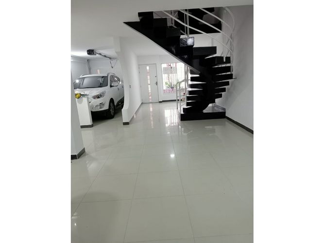 Casa de 5 alcobas en venta en Valle Del Lili, Cali, 330 m² · foto 2 de 20