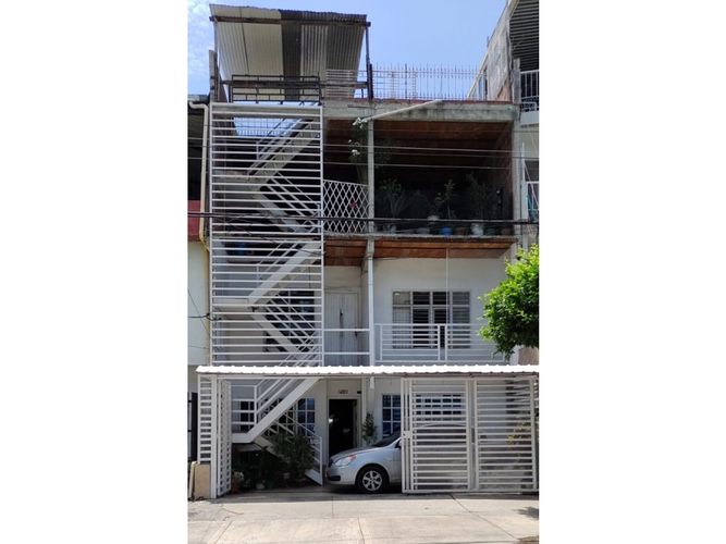 Casa de 5 alcobas en venta en San Luis, Cali, 357 m² · foto 2 de 21