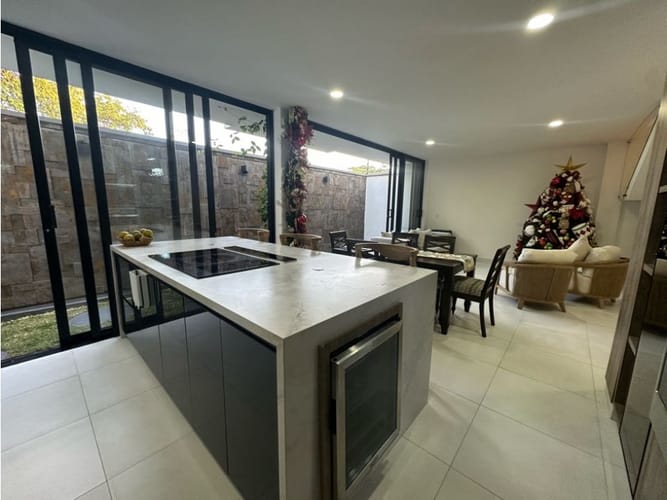 Casa de 4 alcobas en venta en Panamericano, Jamundí, 238 m² · foto 2 de 24