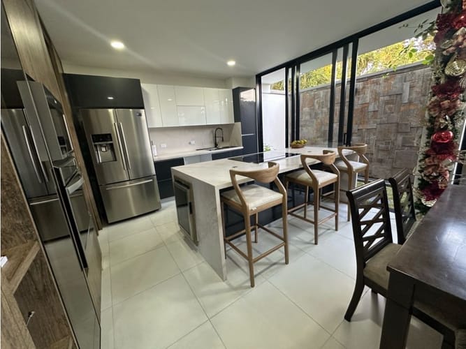 Casa de 4 alcobas en venta en Panamericano, Jamundí, 238 m² · foto 5 de 24