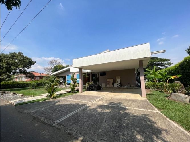 Casa de 4 alcobas en venta en Las Mercedes, Jamundí, 450 m² · foto 2 de 24