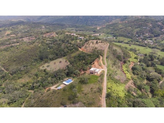 Lote en venta en Potrerito, Jamundí, 3005 m² · foto 2 de 2