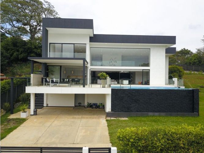 Casa de 5 alcobas en venta en Peon, Jamundí, 800 m² · foto 2 de 15