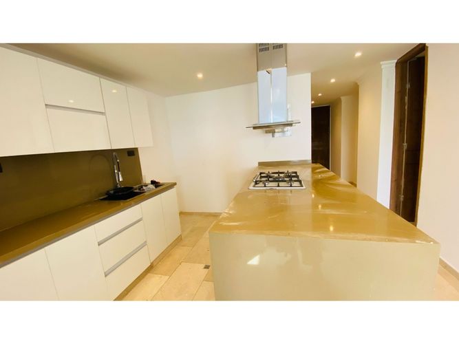 Apartamento de 5 alcobas en venta en Menga, Cali, 257 m² · foto 2 de 24