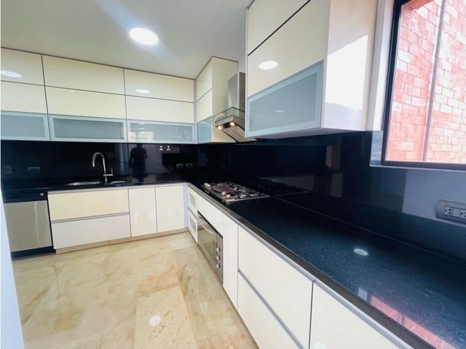 Apartamento de 4 alcobas en venta en Aguacatal, Cali, 360 m² · foto 11 de 22