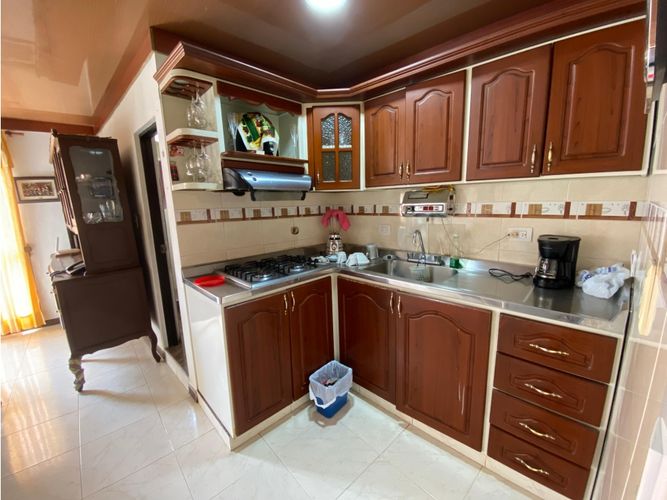 Casa de 7 alcobas en venta en Los Libertadores, Cali, 169 m² · foto 3 de 18