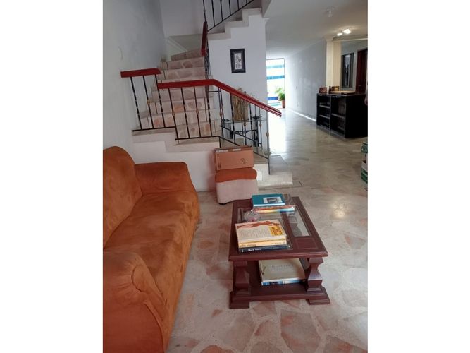 Casa de 5 alcobas en venta en El Ingenio, Cali, 264 m² · foto 2 de 21