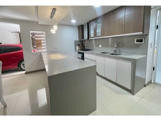 Casa de 5 alcobas en venta en Bochalema, Cali, 350 m² · foto 2 de 10