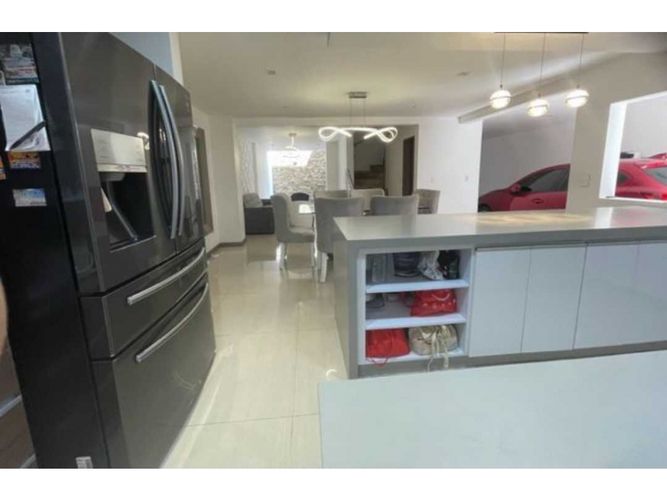 Casa de 5 alcobas en venta en Bochalema, Cali, 350 m² · foto 3 de 10