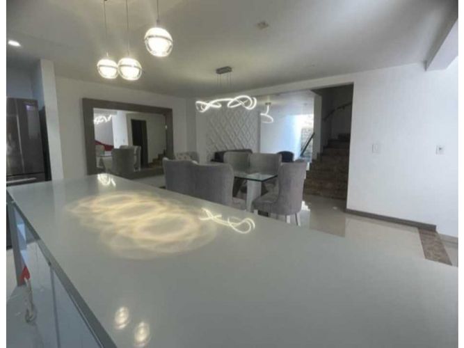 Casa de 5 alcobas en venta en Bochalema, Cali, 350 m² · foto 6 de 10