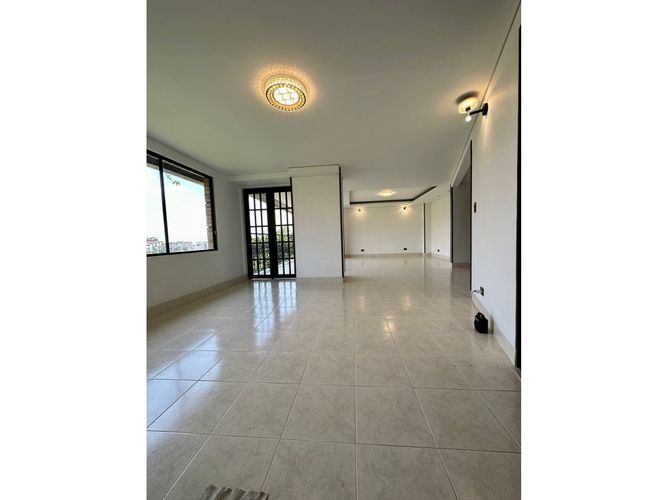 Apartamento de 4 alcobas en venta en San Pedro, Cali, 160 m² · foto 2 de 9