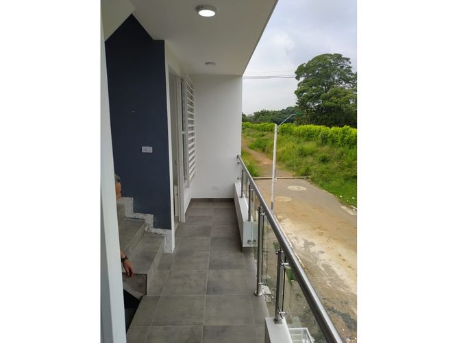 Edificio en venta en Ciudad 2000, Cali, 364 m² · foto 2 de 11