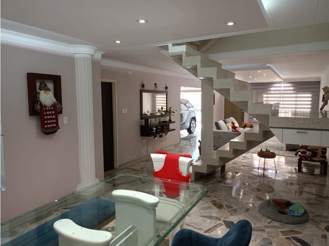 Casa de 5 alcobas en venta en Colseguros Andes, Cali, 461 m² · foto 4 de 24