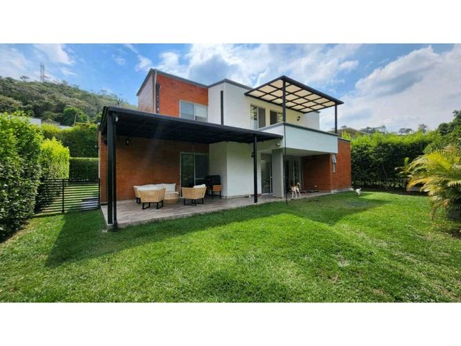 Casa de 4 alcobas en venta en Alfaguara, Jamundí, 180 m² · foto 2 de 12