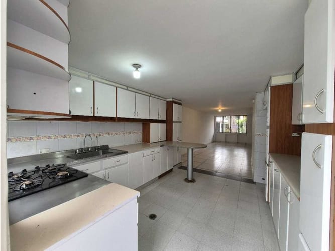 Casa de 5 alcobas en venta en Prados Del Norte, Cali, 190 m² · foto 9 de 24