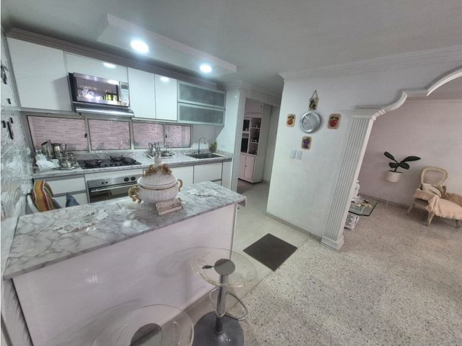 Apartamento de 3 alcobas en venta en Ciudad Capri, Cali, 131 m² · foto 2 de 24