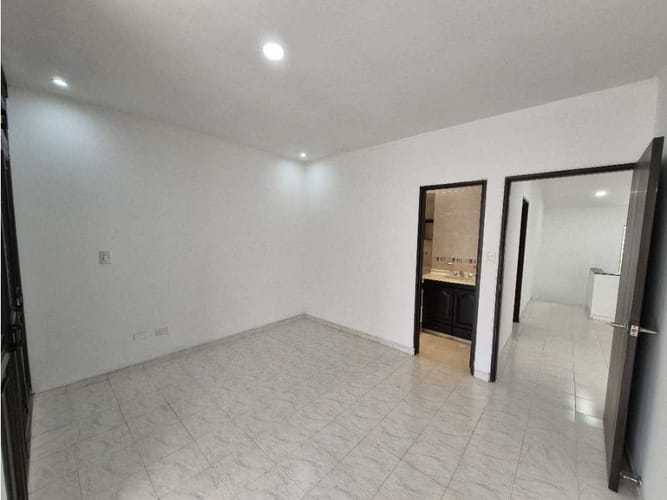 Casa de 5 alcobas en venta en Prados Del Norte, Cali, 190 m² · foto 23 de 24