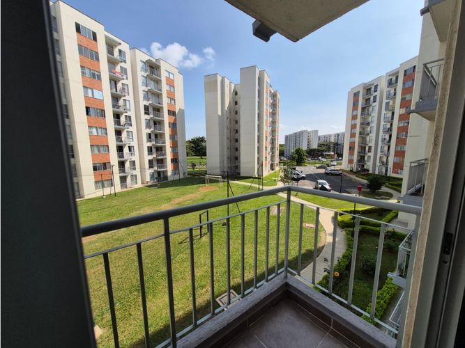 Apartamento de 3 alcobas en venta en Cr. Los Naranjos, Jamundí, 62 m² · foto 7 de 19