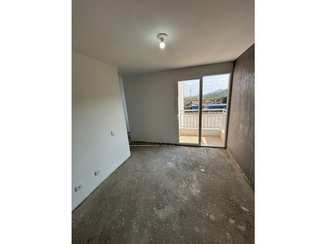 Apartamento de 2 alcobas en venta en Zona Industrial, Yumbo, 63 m² · foto 2 de 13