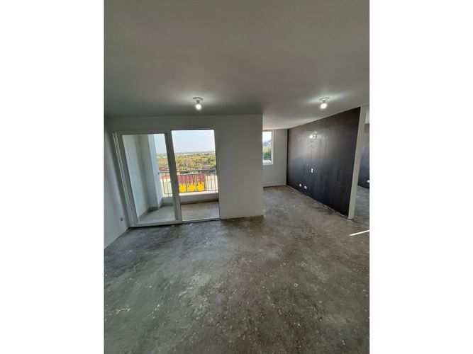 Apartamento de 2 alcobas en venta en Zona Industrial, Yumbo, 63 m² · foto 3 de 13