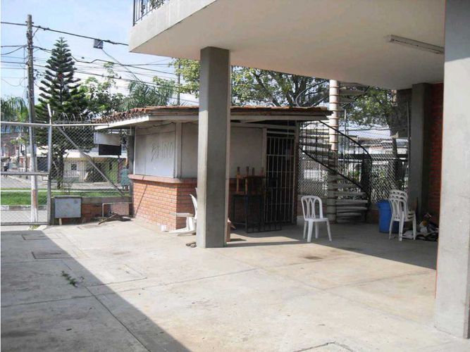Casa de 4 alcobas en venta en Mariano Ramos, Cali, 320 m² · foto 3 de 6