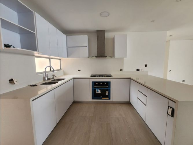Apartamento de 3 alcobas en venta en Cristales, Cali, 190 m² · foto 6 de 24