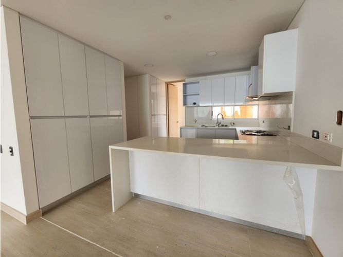 Apartamento de 3 alcobas en venta en Cristales, Cali, 190 m² · foto 7 de 24