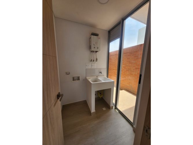 Apartamento de 3 alcobas en venta en Cristales, Cali, 190 m² · foto 20 de 24