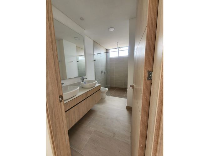 Apartamento de 3 alcobas en venta en Cristales, Cali, 190 m² · foto 23 de 24