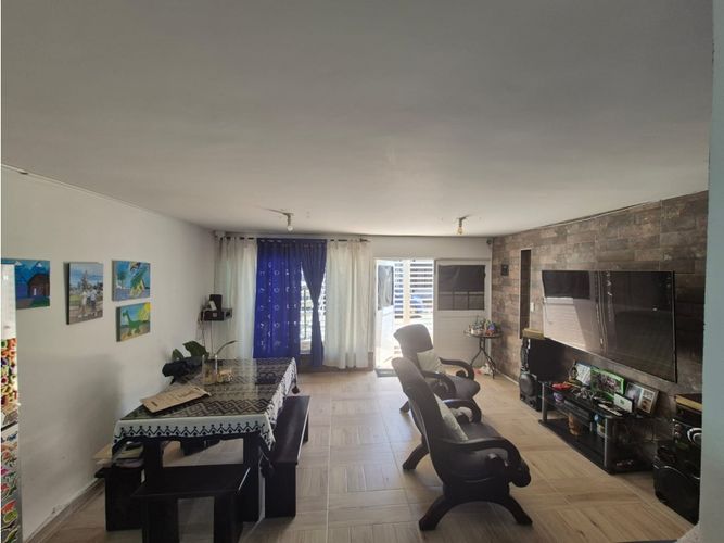 Casa de 9 alcobas en venta en Ciudad Cordoba, Cali, 225 m² · foto 2 de 24