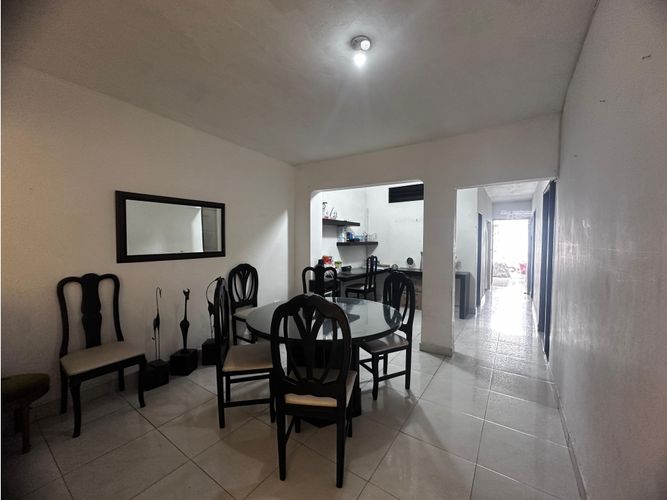 Casa de 8 alcobas en venta en Departamental, Cali, 199 m² · foto 3 de 24