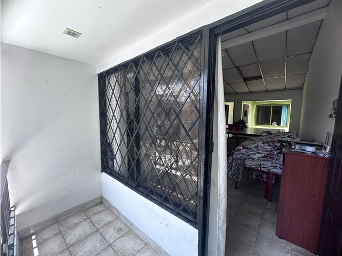 Casa de 8 alcobas en venta en Departamental, Cali, 199 m² · foto 4 de 24