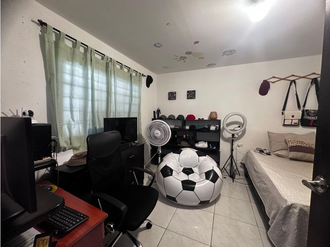 Casa de 8 alcobas en venta en Departamental, Cali, 199 m² · foto 11 de 24