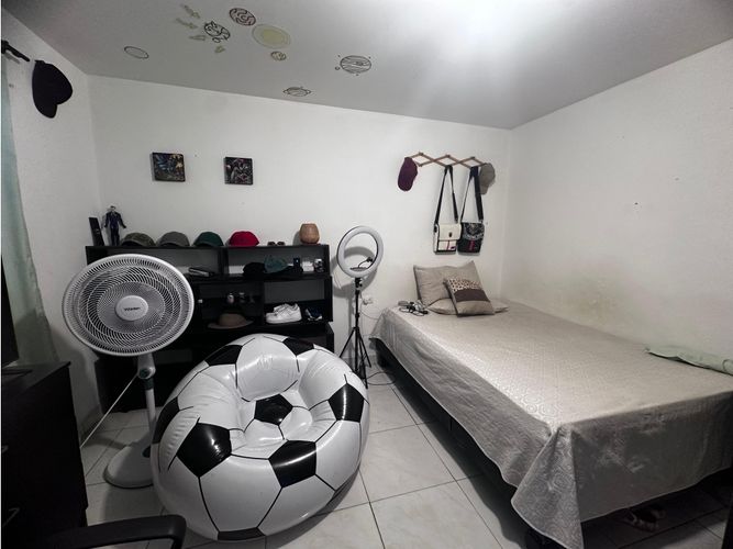Casa de 8 alcobas en venta en Departamental, Cali, 199 m² · foto 12 de 24