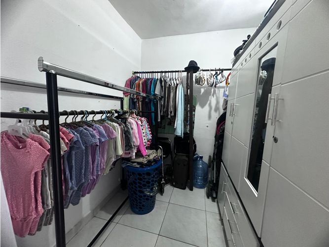 Casa de 8 alcobas en venta en Departamental, Cali, 199 m² · foto 13 de 24