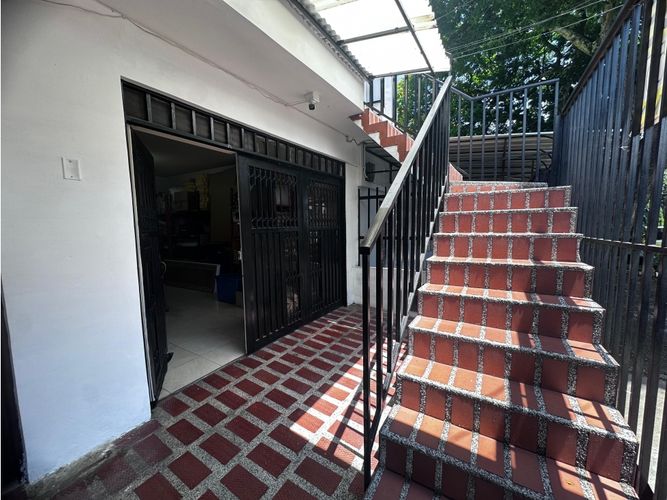 Casa de 8 alcobas en venta en Departamental, Cali, 199 m² · foto 20 de 24