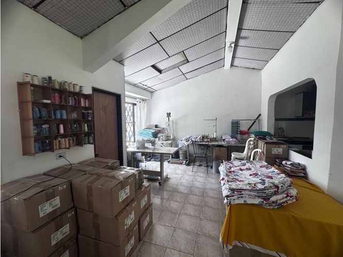Casa de 8 alcobas en venta en Departamental, Cali, 199 m² · foto 23 de 24