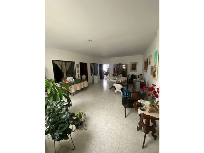 Edificio en venta en Primero De Mayo, Cali, 700 m² · foto 18 de 24