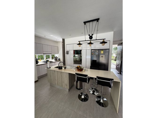 Casa de 3 alcobas en venta en Los Nogales, Pereira, 174 m² · foto 3 de 16