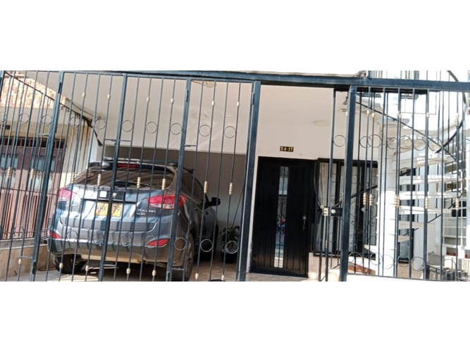 Casa de 9 alcobas en venta en Nueva Floresta Del Ict, Cali, 420 m² · foto 2 de 19