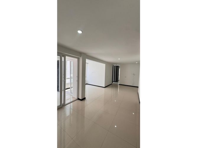 Apartamento en venta en Valle Del Lili, Cali · foto 2 de 24