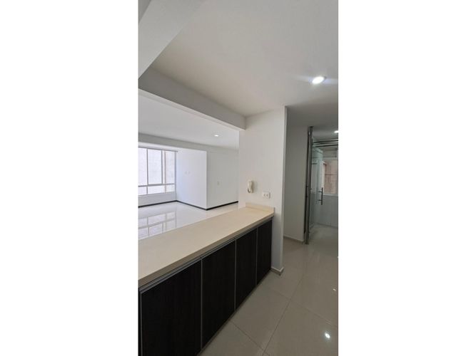 Apartamento en venta en Valle Del Lili, Cali · foto 3 de 24
