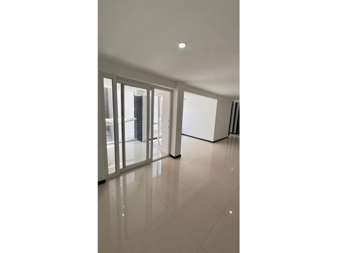 Apartamento en venta en Valle Del Lili, Cali · foto 4 de 24