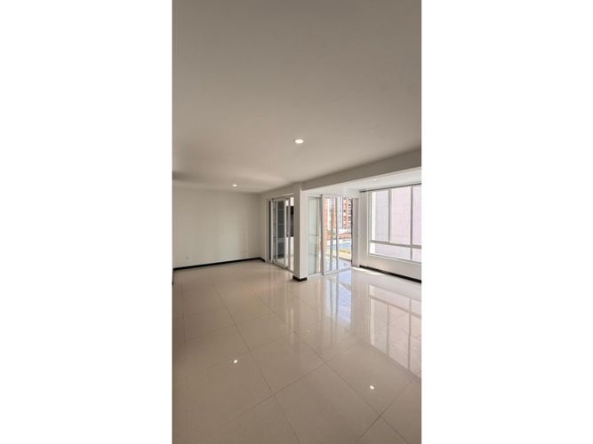 Apartamento en venta en Valle Del Lili, Cali · foto 5 de 24
