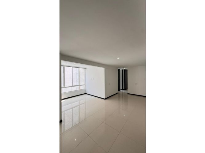 Apartamento en venta en Valle Del Lili, Cali · foto 8 de 24