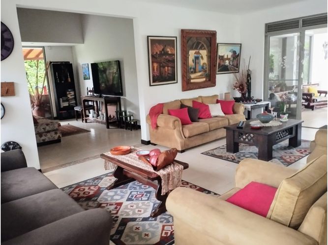 Casa de 3 alcobas en venta en La Morada, Jamundí, 245 m² · foto 2 de 24