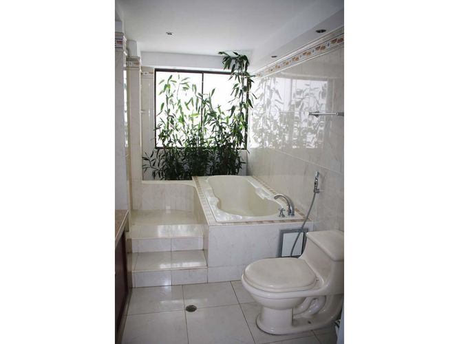 Apartamento de 4 alcobas en venta en Centenario, Cali, 240 m² · foto 12 de 24