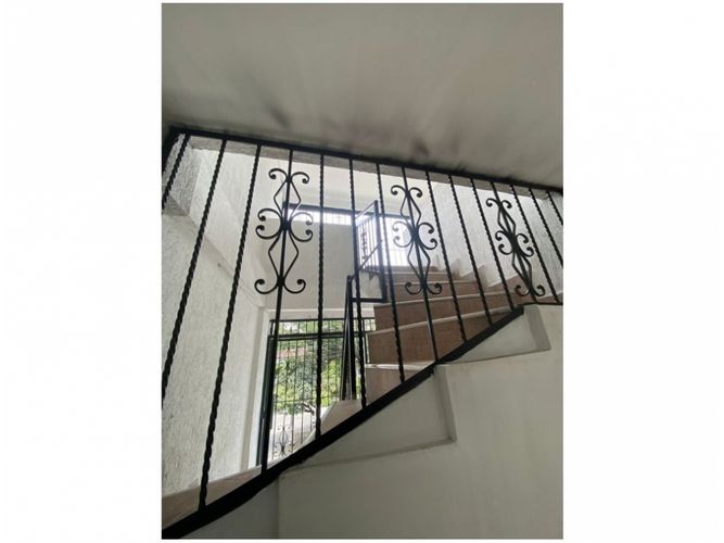 Casa de 8 alcobas en venta en Cristobal Colon, Cali, 525 m² · foto 3 de 5