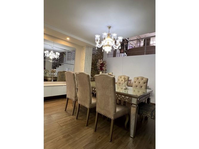 Casa de 5 alcobas en venta en San Joaquin, Cali, 420 m² · foto 2 de 12