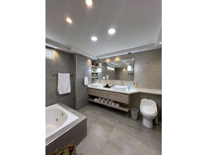 Casa de 5 alcobas en venta en San Joaquin, Cali, 420 m² · foto 8 de 12